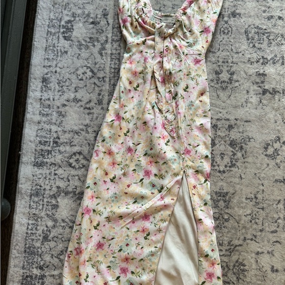 Abercrombie & Fitch Floral Dress. size XS. Adjustable straps with buttons. Slit - Picture 3 of 8